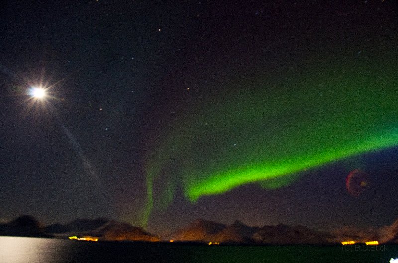 K5IM1375 copy 3.jpg - And now dancing aurora over the Vestfjorden
